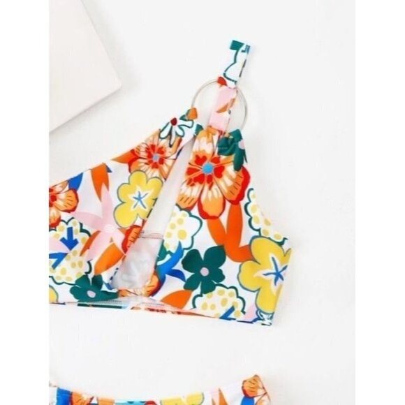 Floral Ring Linked Bikini Swimsuit - Picture 2 of 6